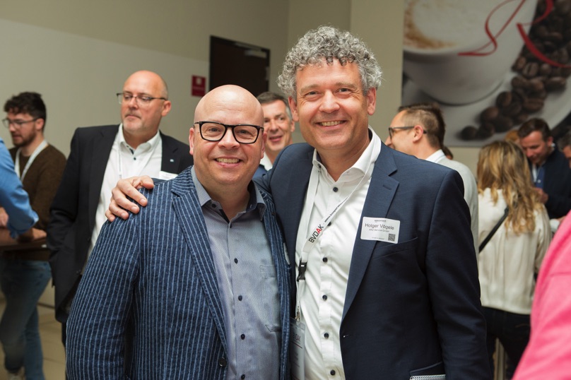 /images/slider-imgs-xs/045_Foto Loeffler_Weconact.jpg